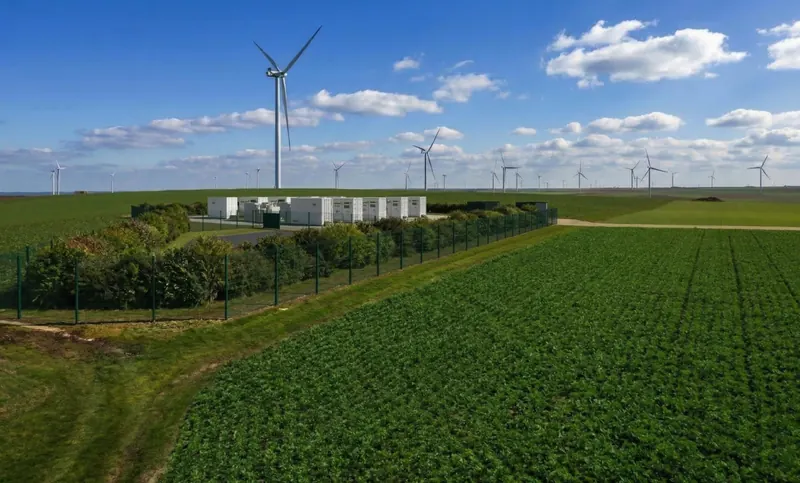 Photomontage d'une centrale de stockage d'énergie par batteries, projet dans les Ardennes